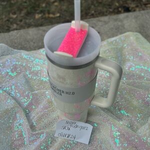 Hello kitty 40oz Cream Stanley